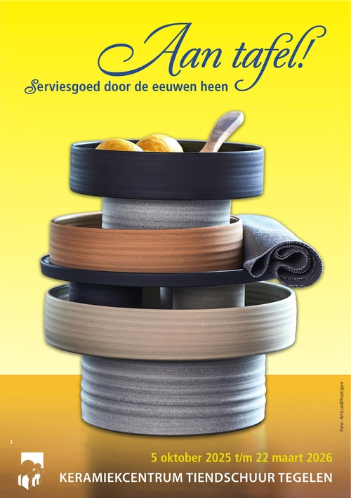 Poster van de expositie Aan Tafel! in Keramiekmuseum de Tiendschuur in Tegelen nov-mrt 2025/26
